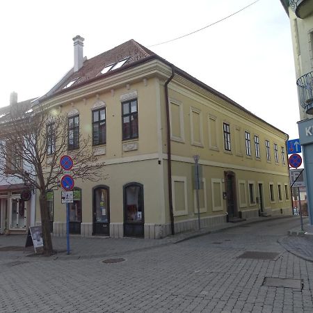 Ovaros Apartman Veszprém Exterior photo