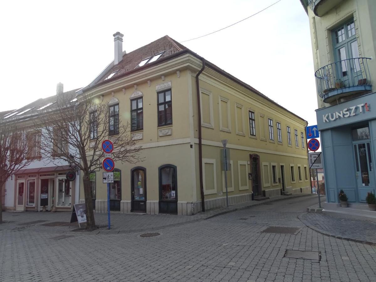 Ovaros Apartman Veszprém Exterior photo